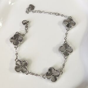 18k White Gold Plated Clover Bracelet